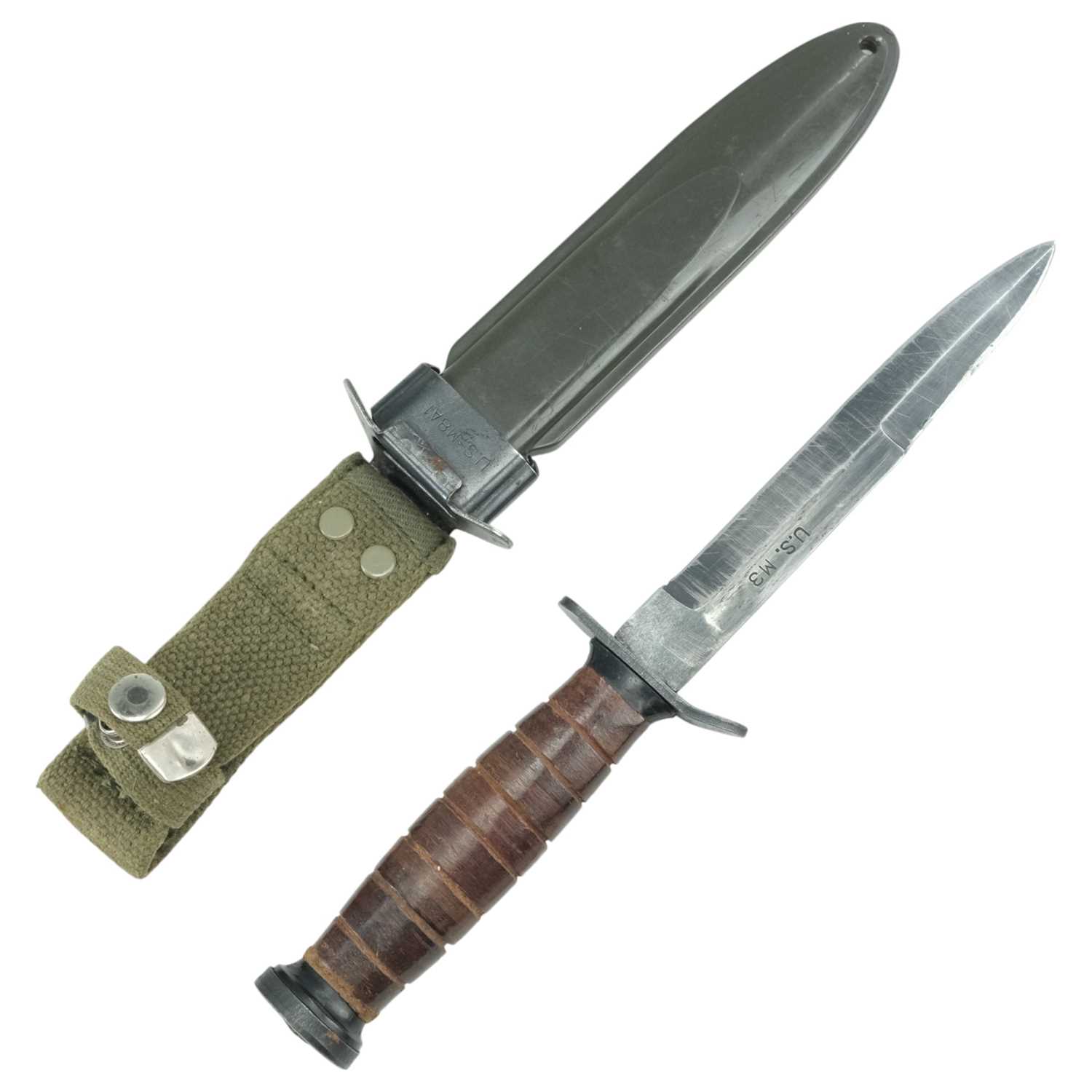 Lot 474 - A reproduction US M3 fighting knife